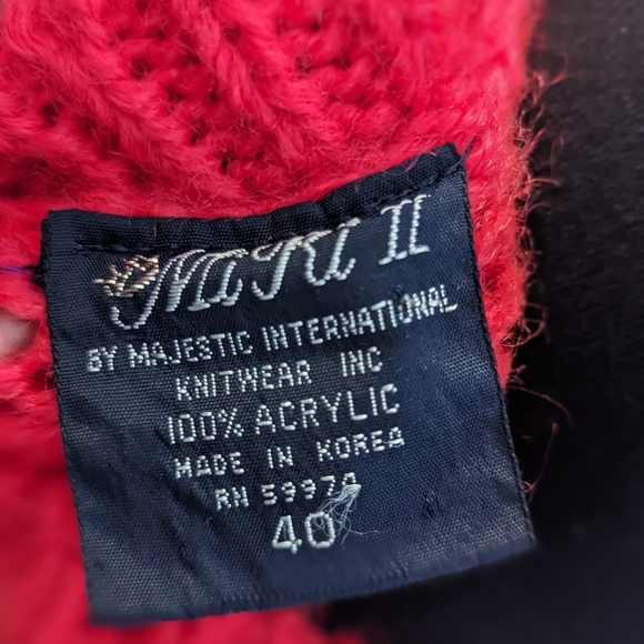 Red Bear Sweater - Picture 5 of 6